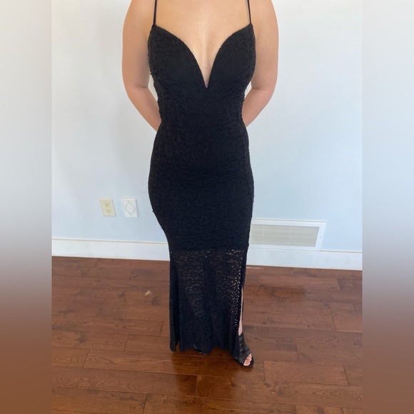 Long floor length black lace dress - Picture 2 of 4